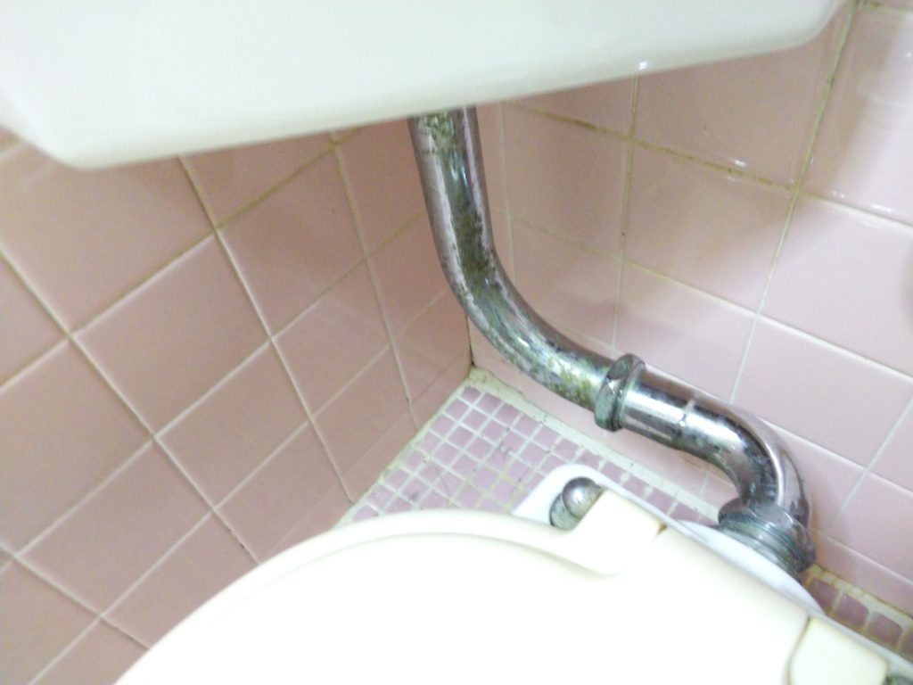 トイレ洗浄管水漏れ修理 アクア・アテンド さいたま市・水漏れ トイレつまり修理 漏水調査 給湯器