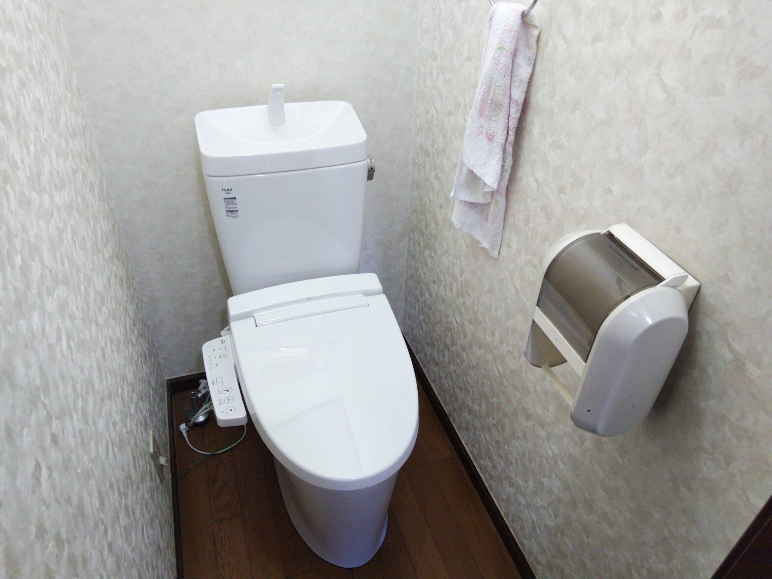 1階2階トイレ交換工事 アクア・アテンド さいたま市・水漏れ トイレつまり修理 漏水調査 給湯器