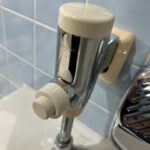 トイレ小便器フラッシュバルブ修理